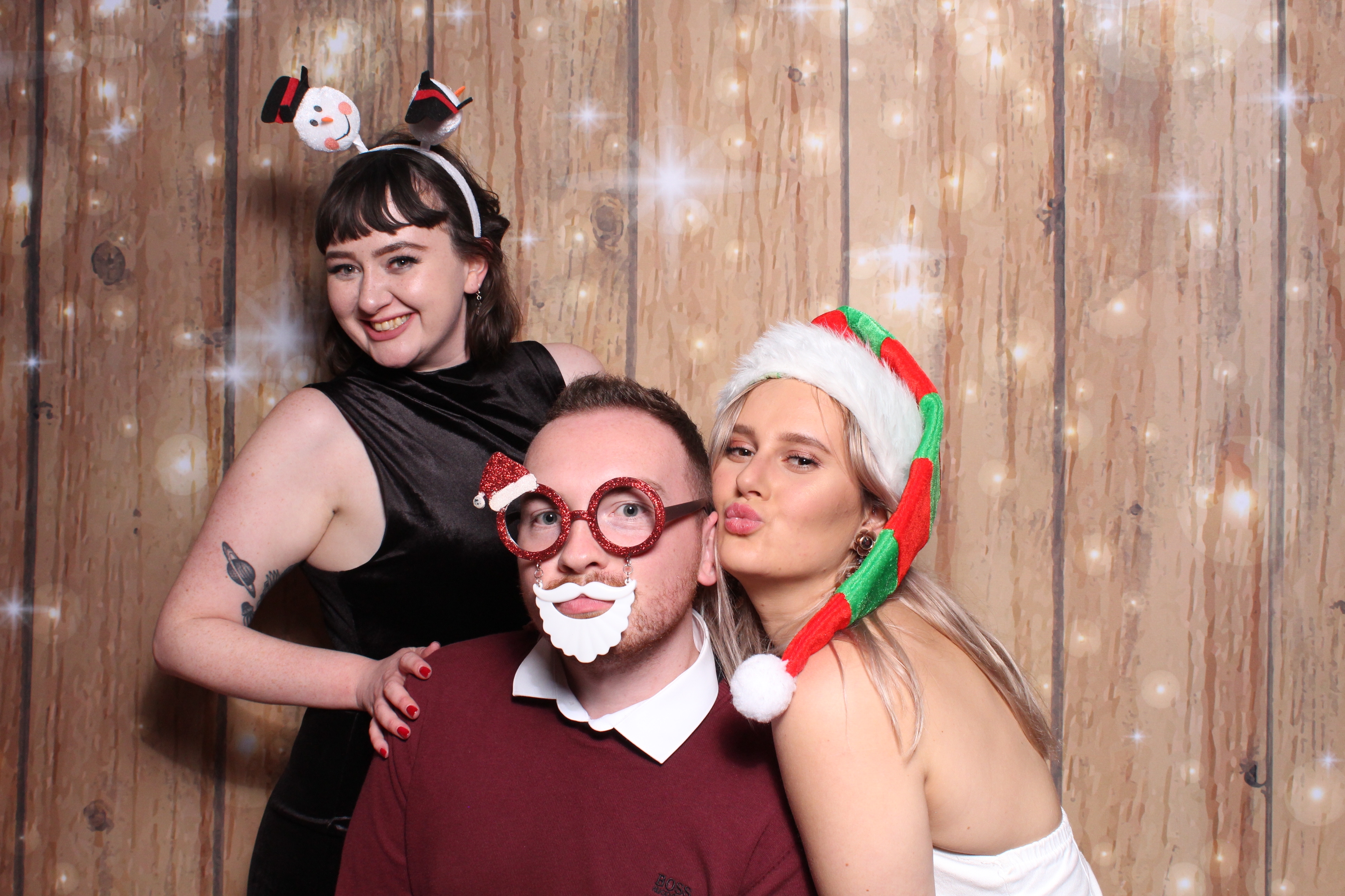 Tes Christmas party  | View more photos from the event at gallery.magicimages.uk/u/MagicImages/Tes-Christmas-party